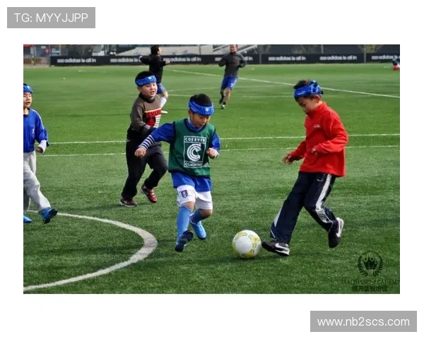 足球明星气球创意设计图赏析与分享，展现足球魅力与节日欢庆的完美结合